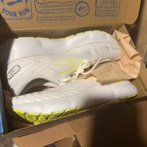 Brook’s Glycerin 20 NIB